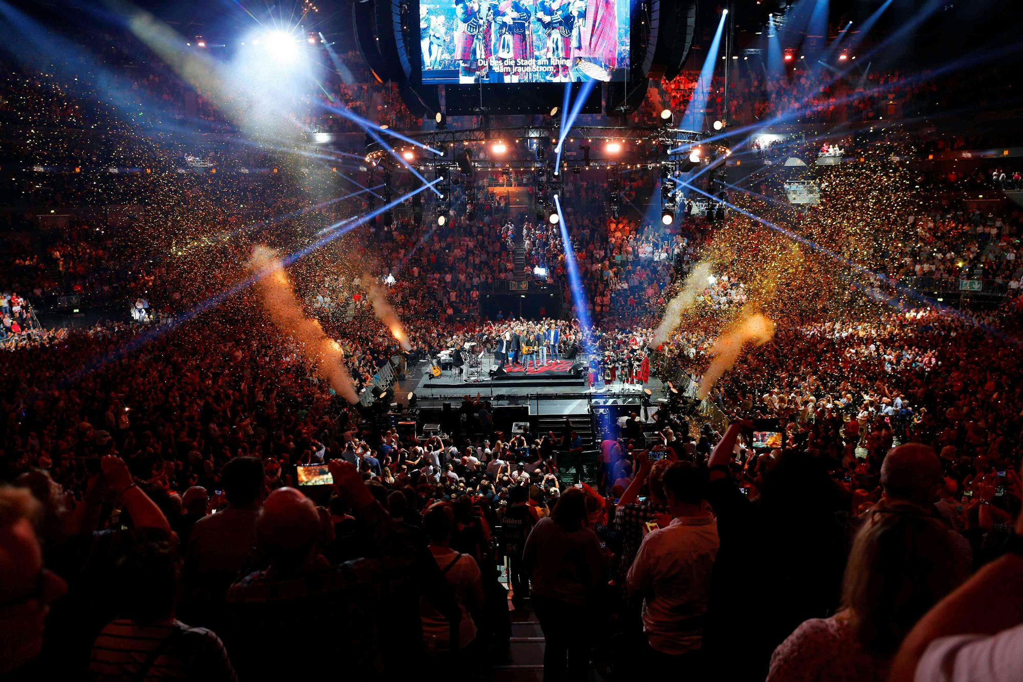 Bühne von Kölle singt in der Lanxess-Arena