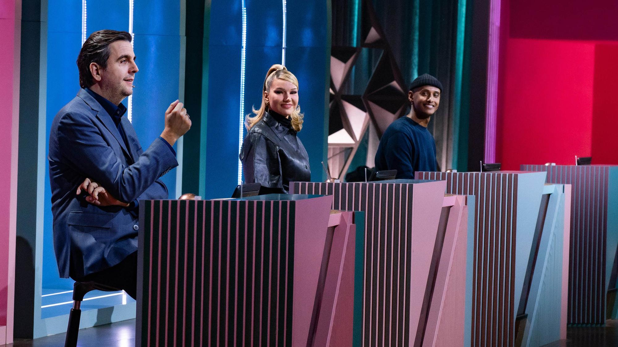 Titel: Wer stiehlt mir die Show?; Staffel: 2; Folge: 1; Person: Bastian Pastewka; Shirin David; Teddy Teclebrhan; Antonia; Joko Winterscheidt;