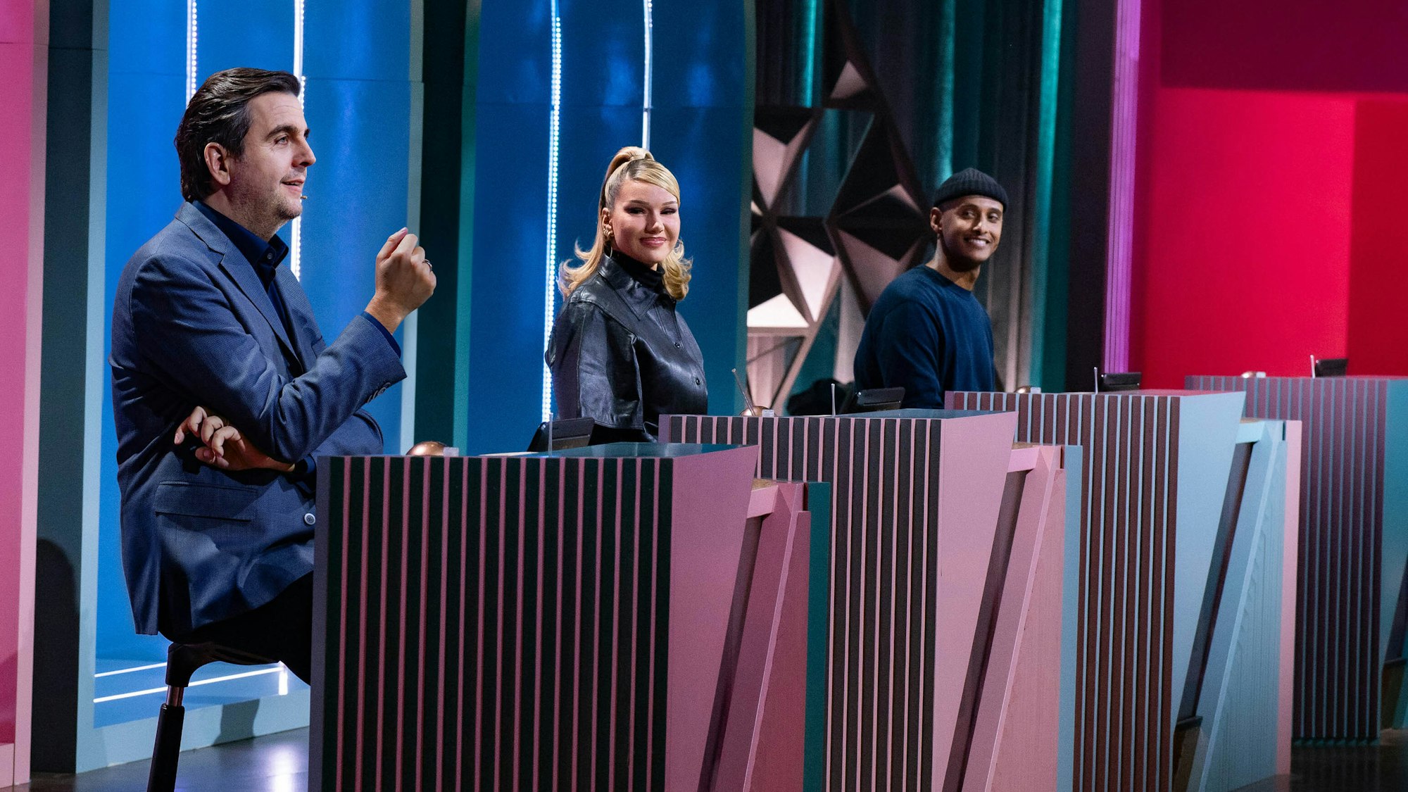 Titel: Wer stiehlt mir die Show?; Staffel: 2; Folge: 1; Person: Bastian Pastewka; Shirin David; Teddy Teclebrhan; Antonia; Joko Winterscheidt;