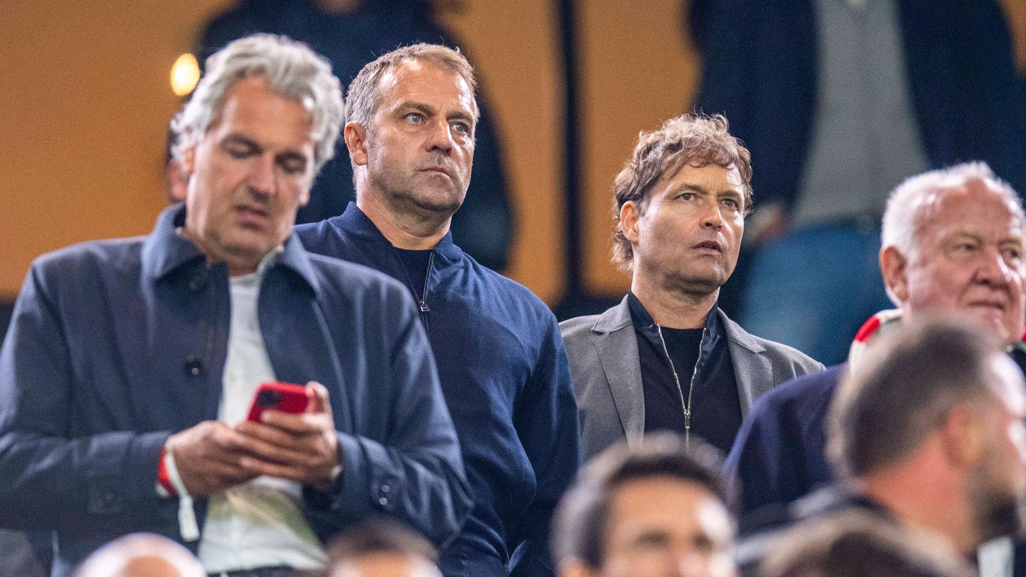 Bundestrainer Hansi Flick und Marcus Sorg beim Supercup zwischen Borussia Dortmund und dem FC Bayern München.