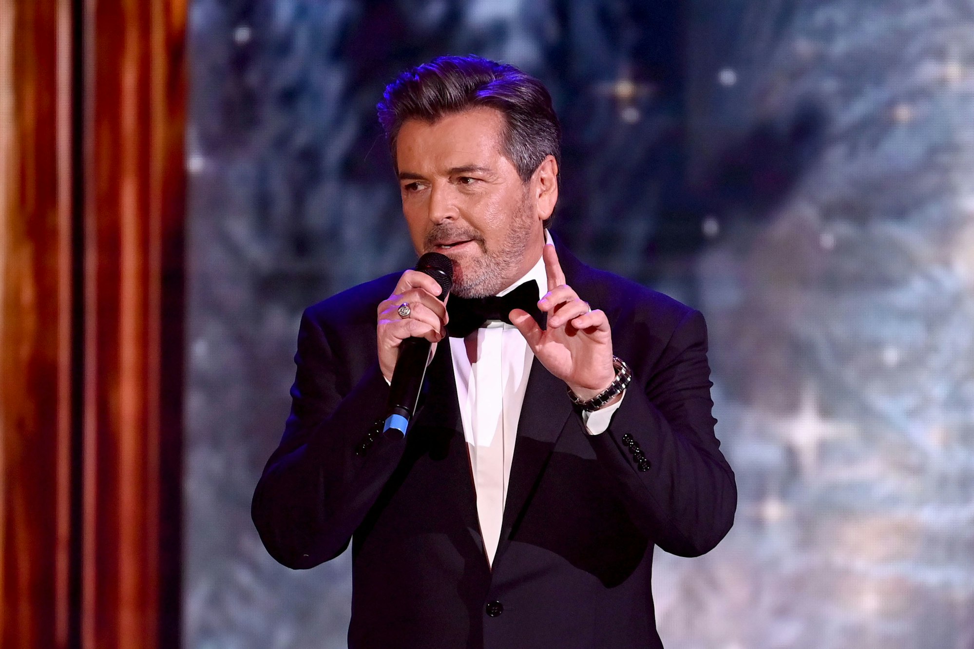 Sänger Thomas Anders steht bei der TV-Spendengala „Ein Herz für Kinder“ auf der Bühne.