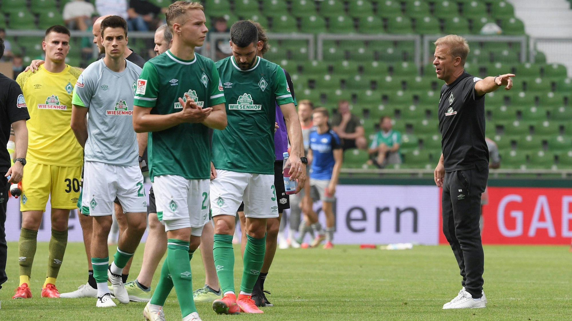 Markus Anfang beim Spiel Werder Bremen gegen SC Paderborn