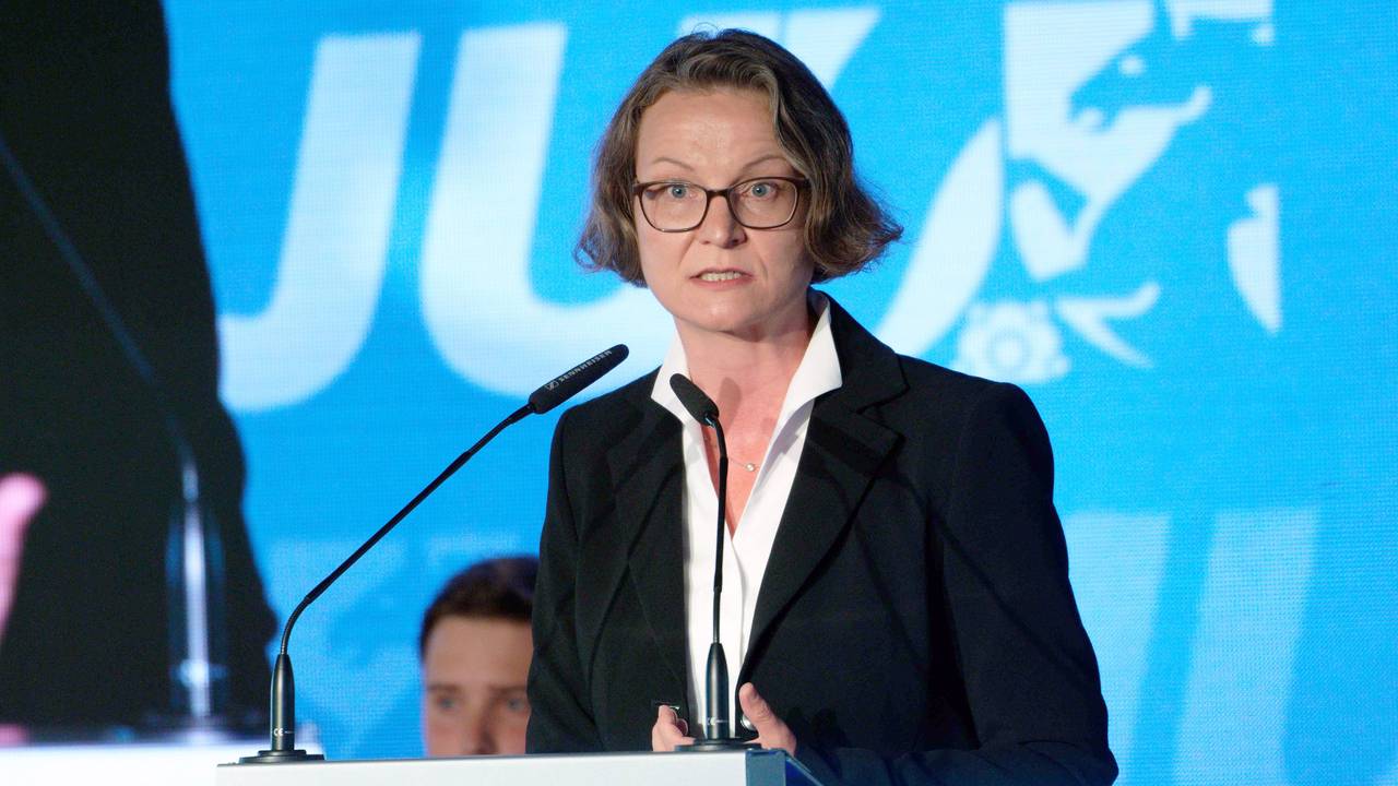 Ina Scharrenbach (CDU), Ministerin für Heimat, Kommunales, Bauen und Gleichstellung des Landes Nordrhein-Westfalen, spricht bei der Landesdelegiertentagung der Jungen Union von Nordrhein-Westfalen.