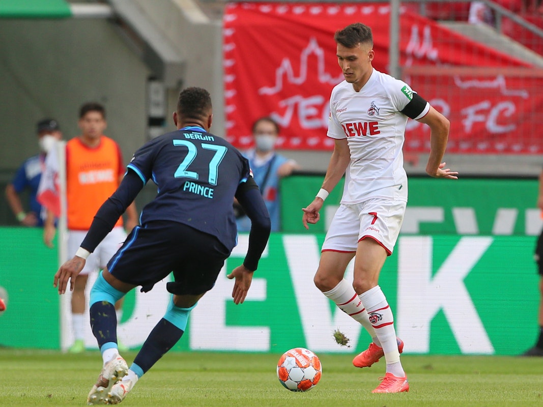 Kevin-Prince Boateng von Hertha BSC gegen Dejan Ljubicic (1. FC Köln),