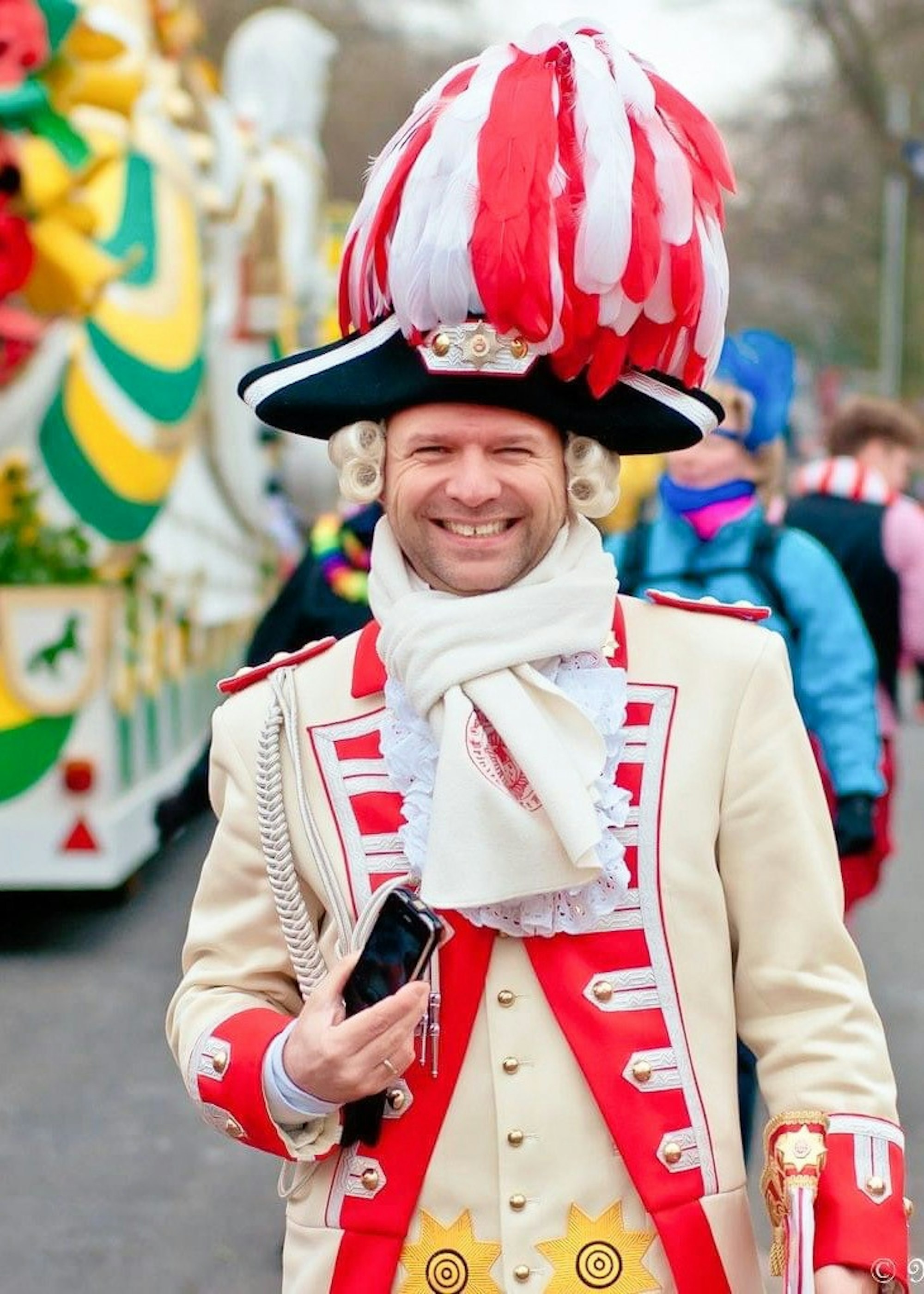 Prof. Dr. Tobias Kollmann in der Uniform der Prinzengarde.