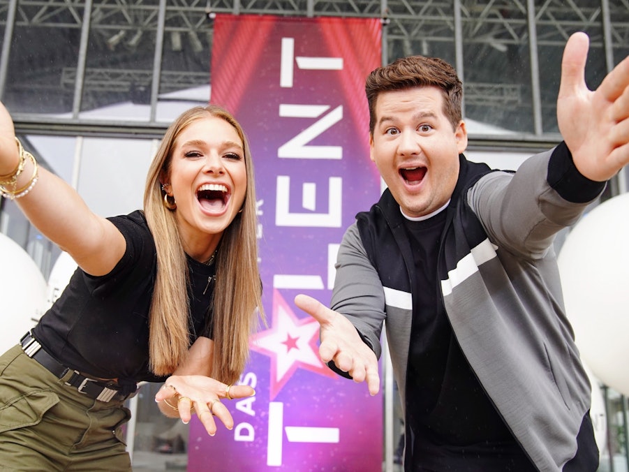 Lola Weippert und Chris Tall moderieren das Supertalent 2021 auf RTL.