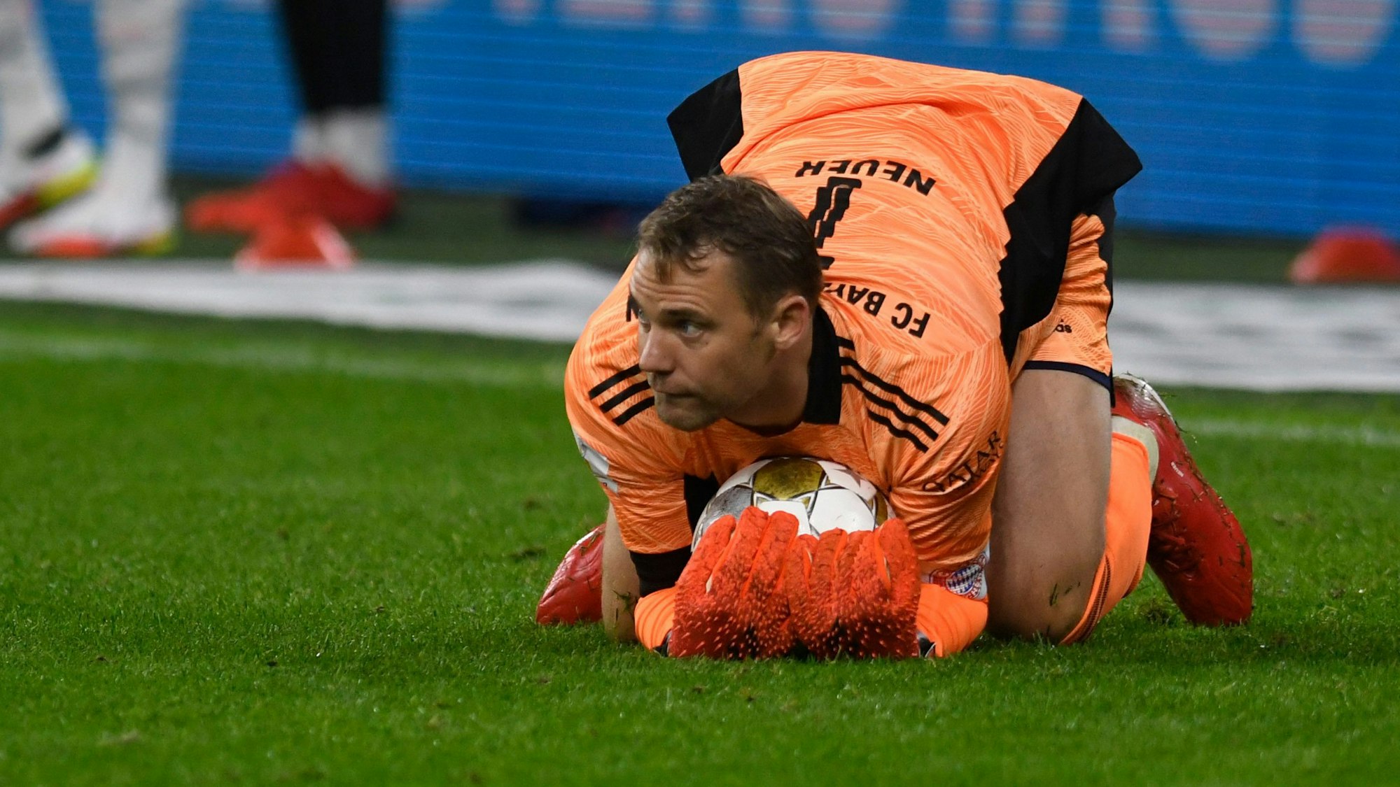 Manuel Neuer spielt beim Supercup für den FC Bayern München gegen Borussia Dortmund.