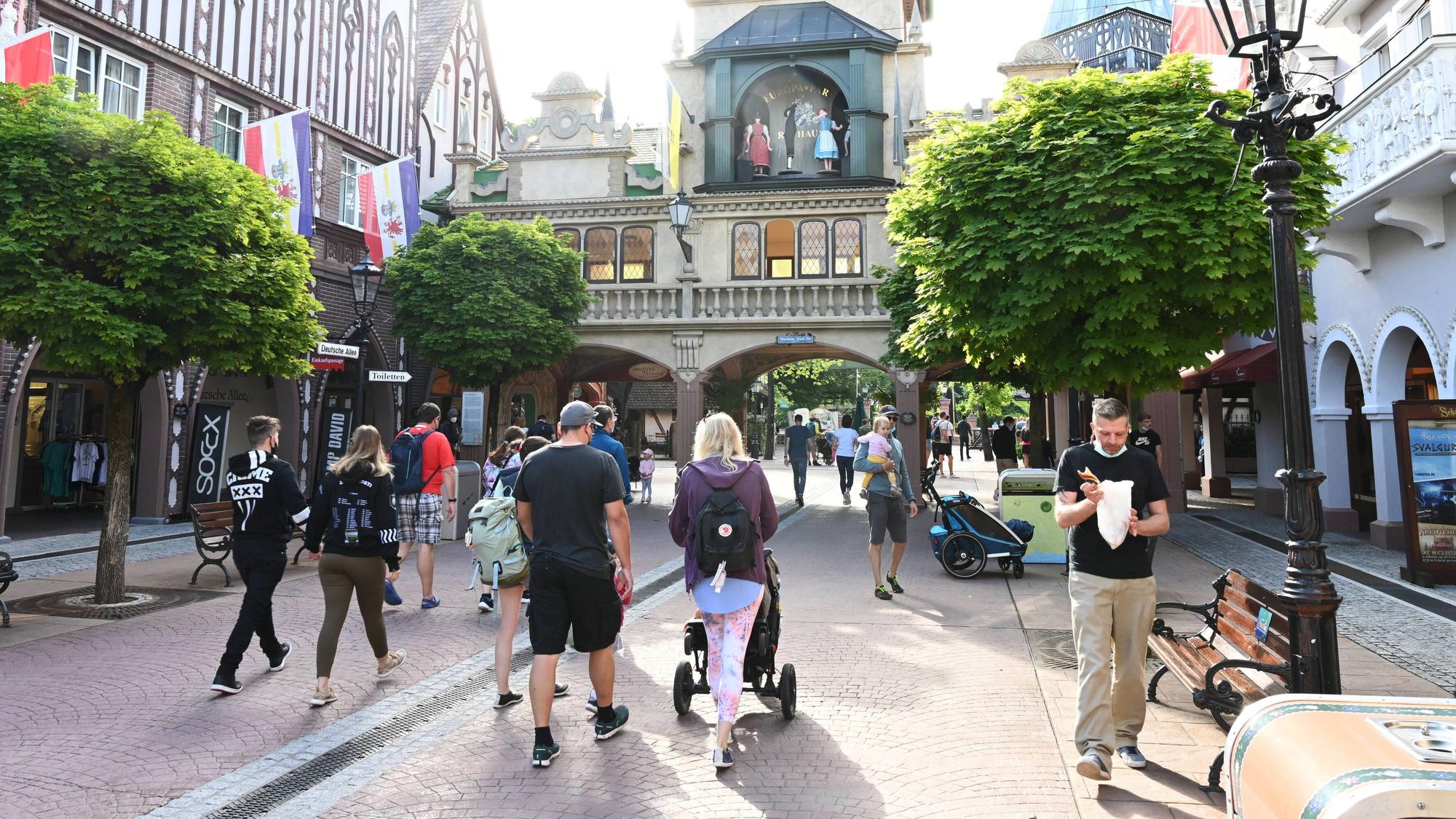 Der Europa-Park (hier ein Foto vom Juli 2021) hat inzwischen auf den Wirbel um die Armbänder reagiert.