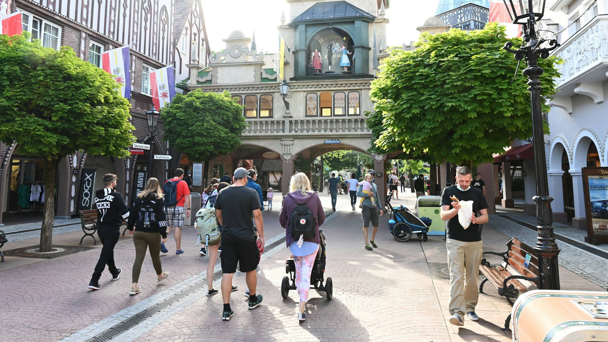 Der Europa-Park (hier ein Foto vom Juli 2021) hat inzwischen auf den Wirbel um die Armbänder reagiert.