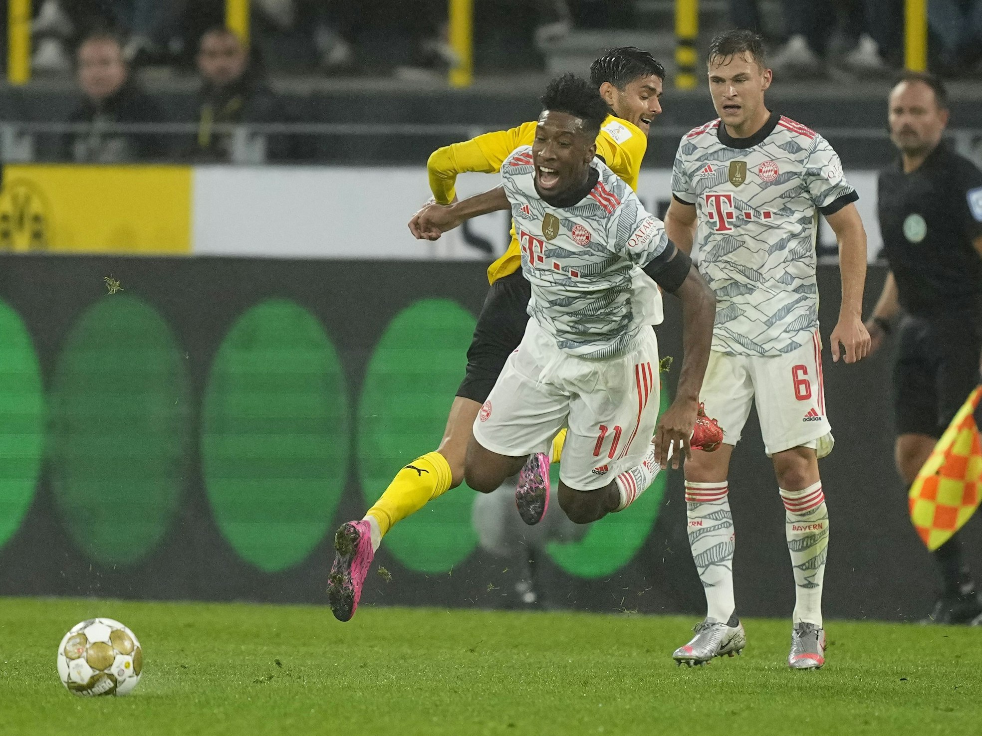 Kingsley Coman spielt für den FC Bayern München gegen Borussia Dortmund.