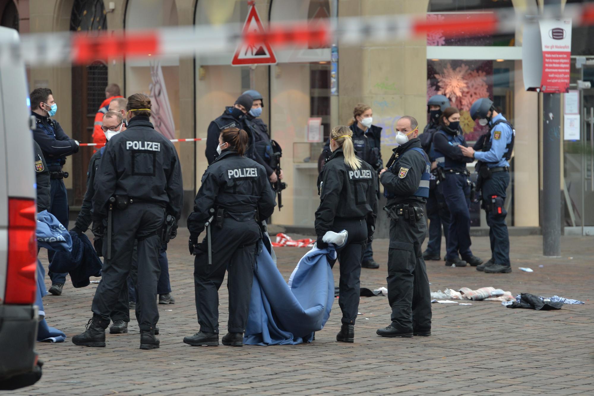 Amokfahrt in Trier (Rheinland-Pfalz): Das Bild stammt vom Einsatz im Dezember 2020. Der angeklagte will nun schweigen.