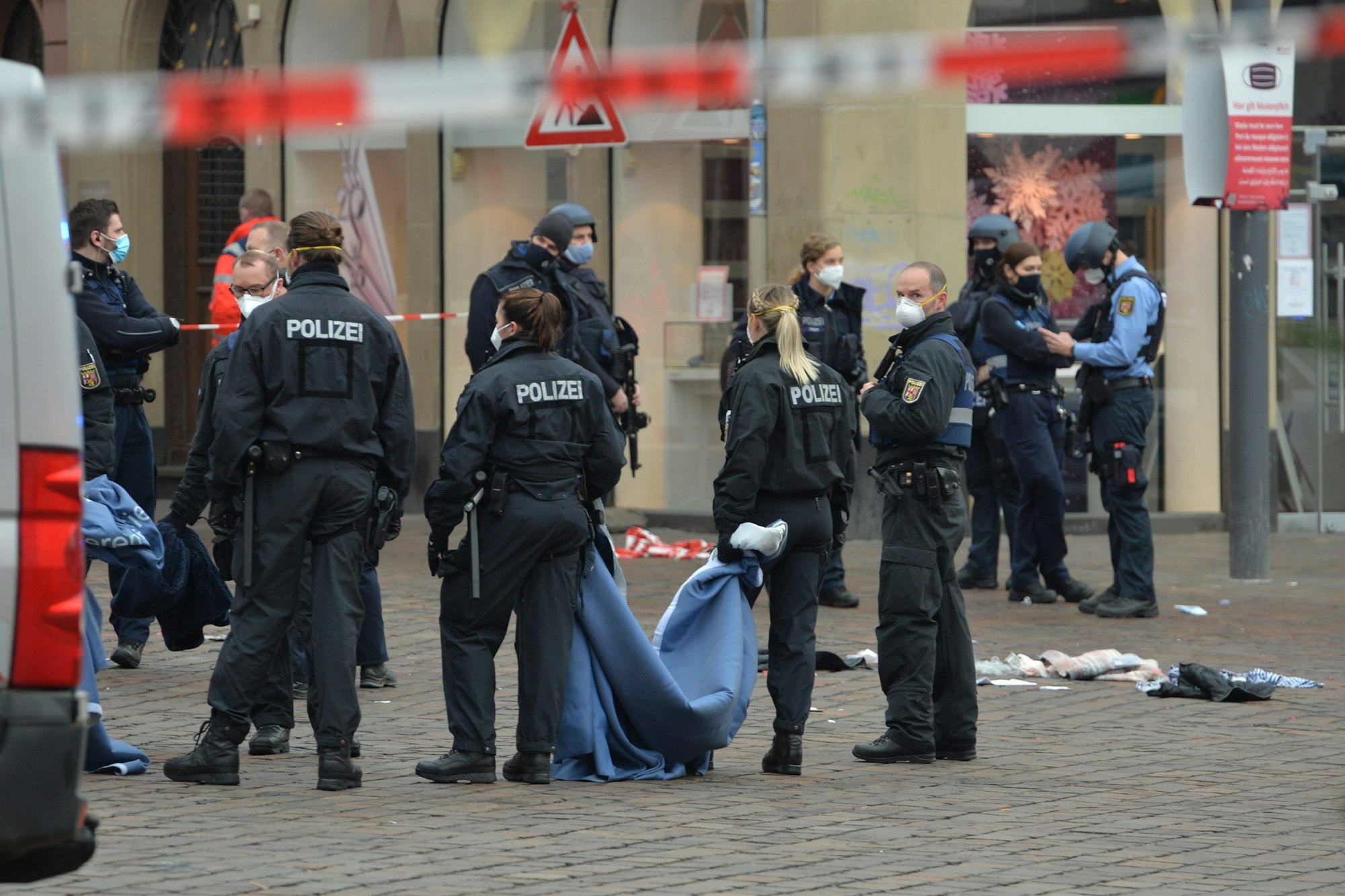 Amokfahrt in Trier (Rheinland-Pfalz): Das Bild stammt vom Einsatz im Dezember 2020. Der angeklagte will nun schweigen.