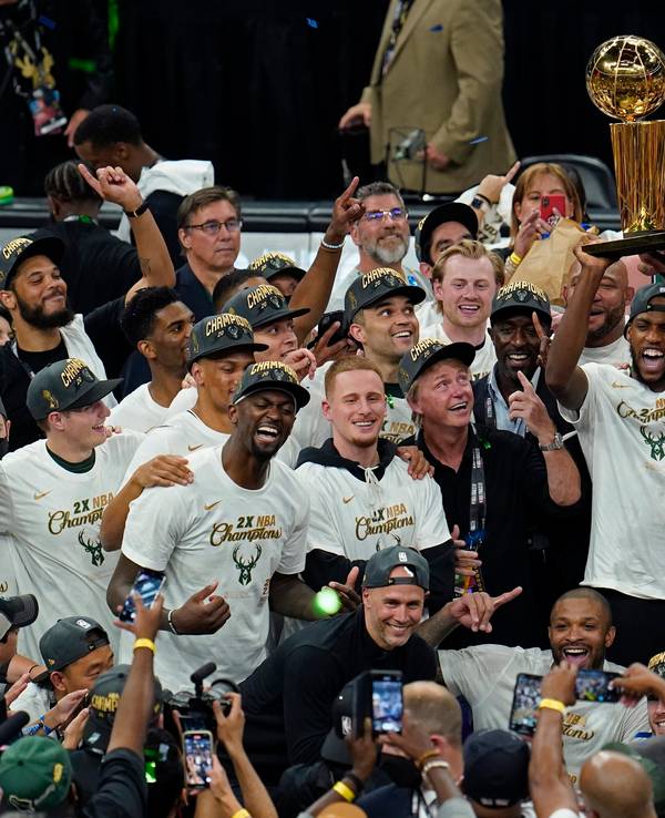 Siegerehrung der Milwaukee Bucks nach dem Sieg gegen die Phoenix Suns im NBA-Finale.