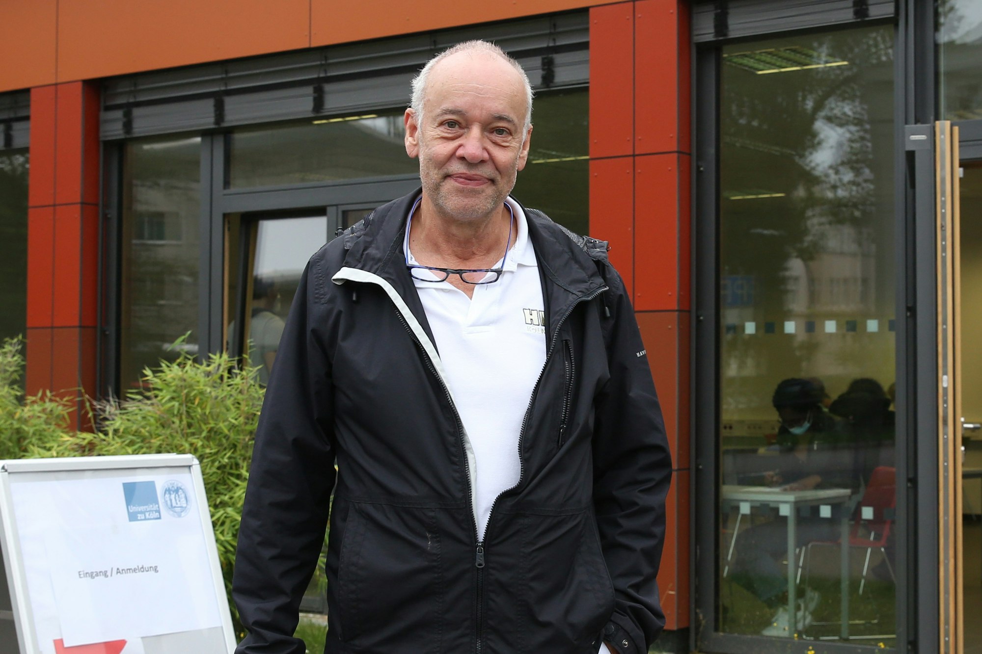 Impfarzt Dr. Jürgen Zastrow auf dem Uni Campus Köln.