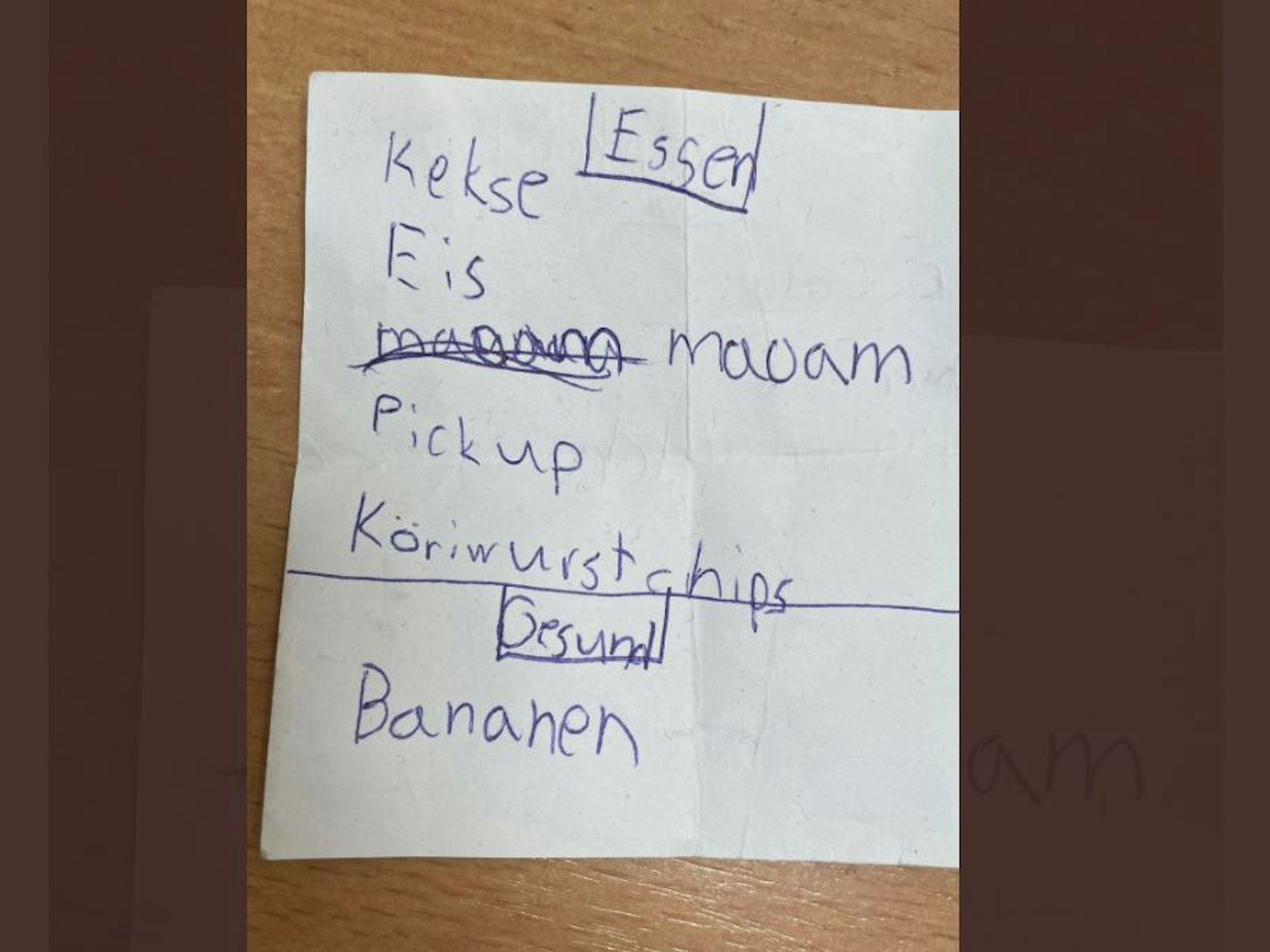Dieser Einkaufszettel aus einer Rewe-Filiale geht gerade bei Twitter viral.