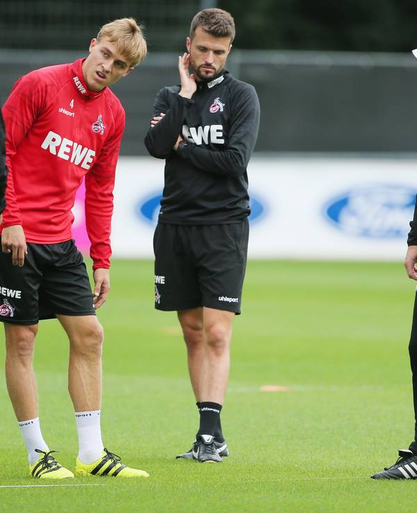 Timo Hübers (1. FC Köln), hat das Training nach dem Aufwärmen beendet.