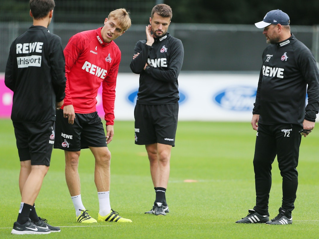 Timo Hübers (1. FC Köln), hat das Training nach dem Aufwärmen beendet.