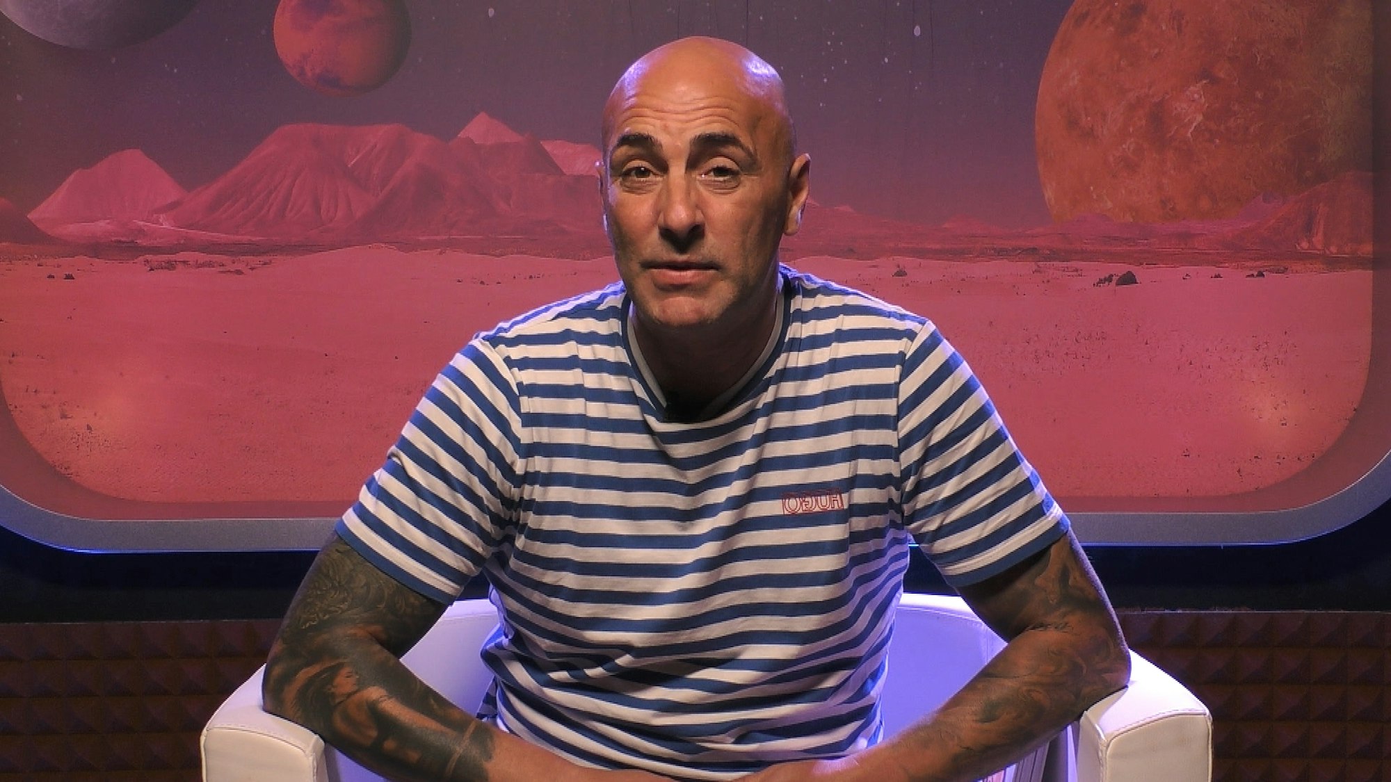 Paco entscheidet, welche drei Promis auf den Big Planet von Promi Big Brother 2021 ziehen dürfen.