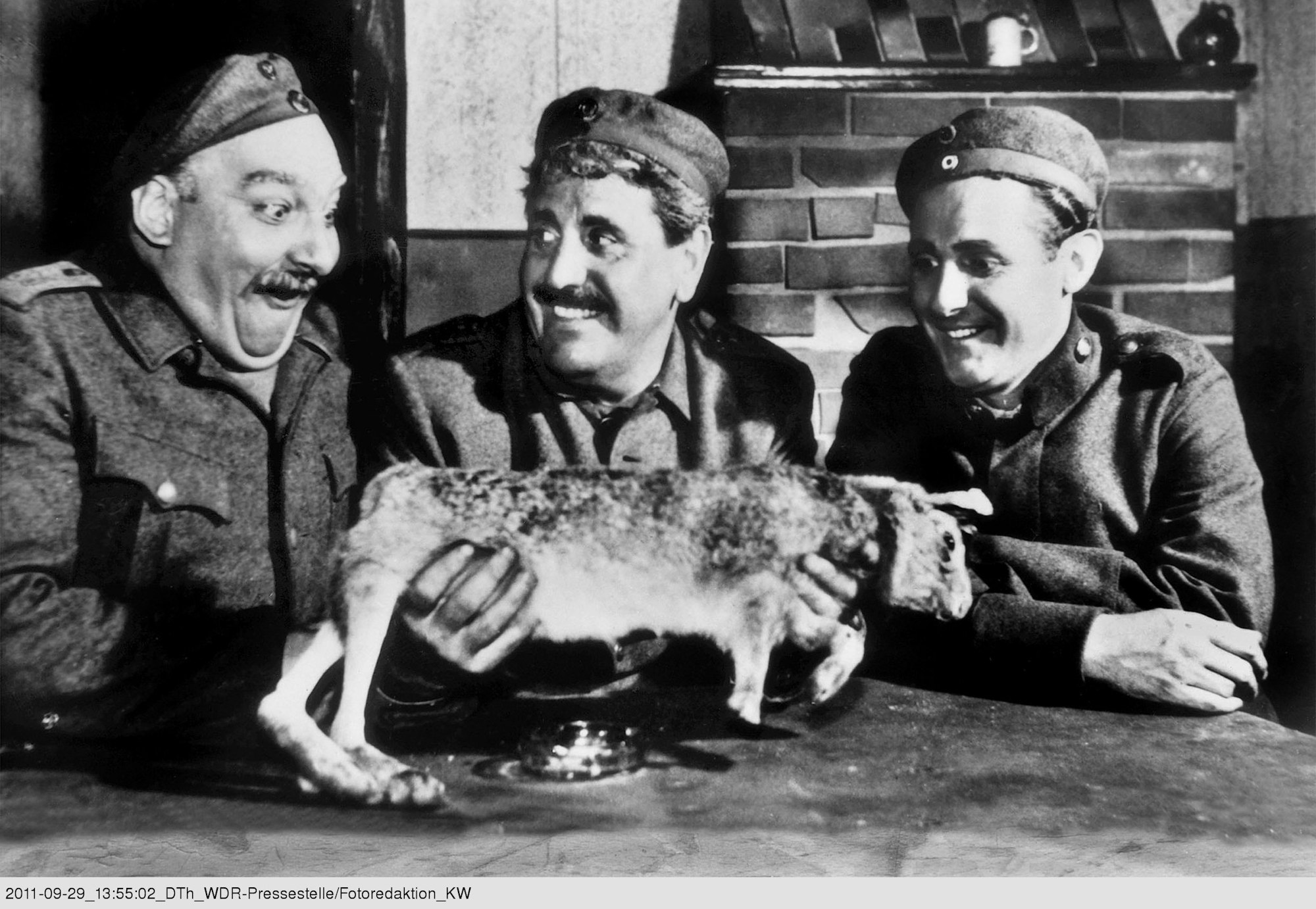 Szene aus DER ETAPPENHASE mit Karl-Heinz Hillebrand, Willy Millowitsch und Franz Schneider, v.l.