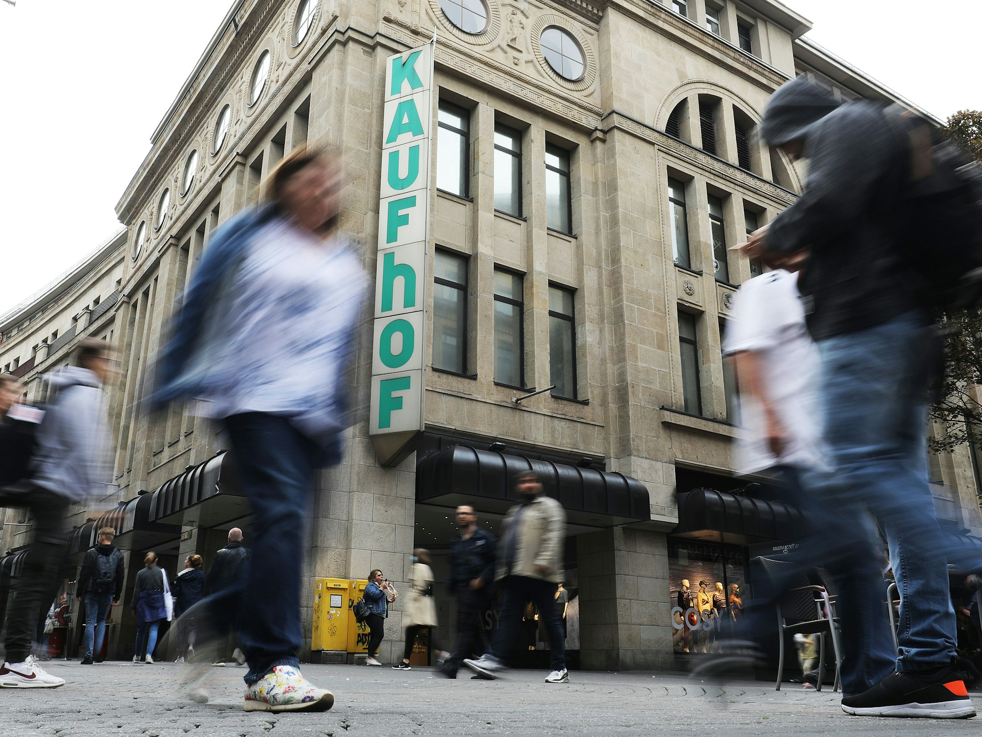 Galeria Karstadt Kaufhof (hier eine Filiale in Köln 2020): Der Neustart hat einige Änderungen zur Folge.
