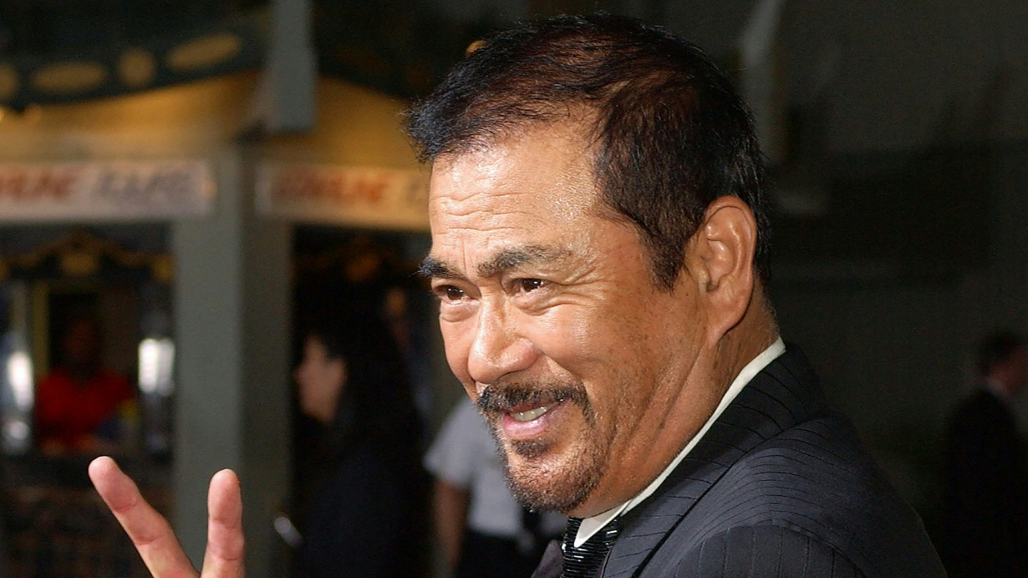 Auf diesem Archivbild vom 29. September 2003 kommt der japanische Schauspieler Sonny Chiba zur Premiere des Films "Kill Bill: Volume 1" im Grauman's Chinese Theatre in der Hollywood-Sektion von Los Angeles.