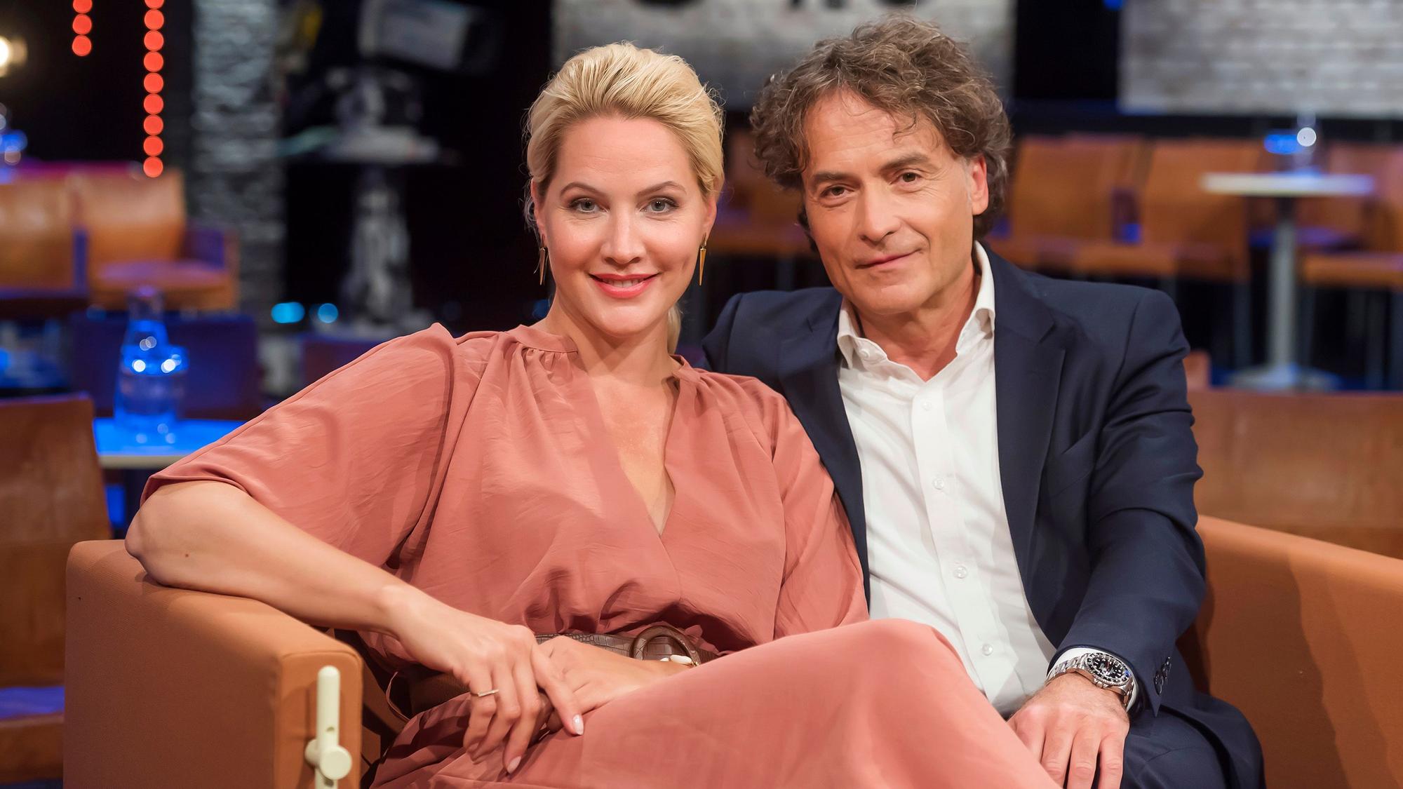 "Mit 3nach9 um die Welt" - Sommerausgabe der Radio Bremen-Talkshow am 13. August im NDR/Radio Bremen-Fernsehen. Judith Rakers und Giovanni di Lorenzo reisen "Mit 3nach9 um die Welt".