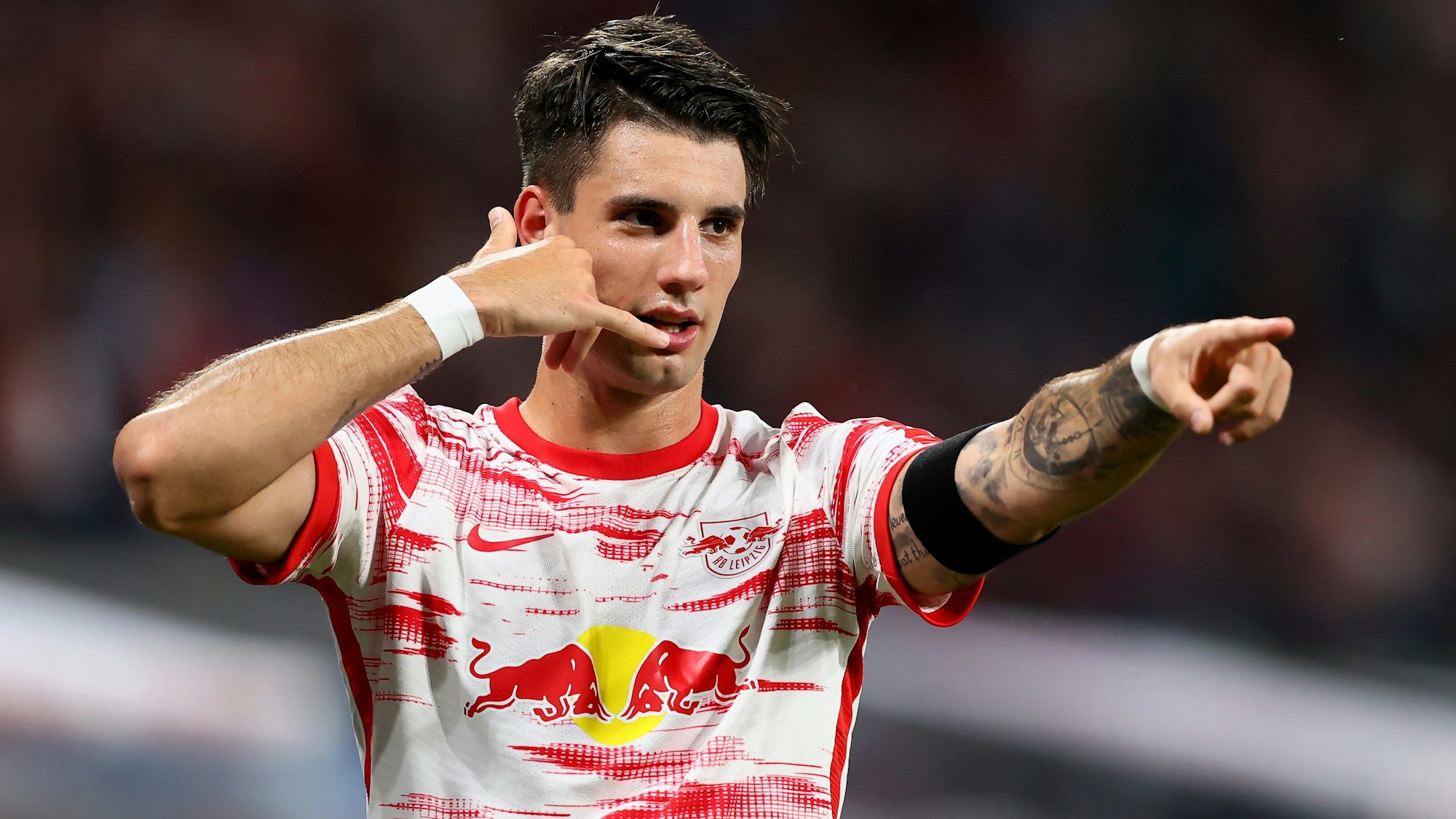 Dominik Szoboszlai jubelt für RB Leipzig gegen den VfB Stuttgart.