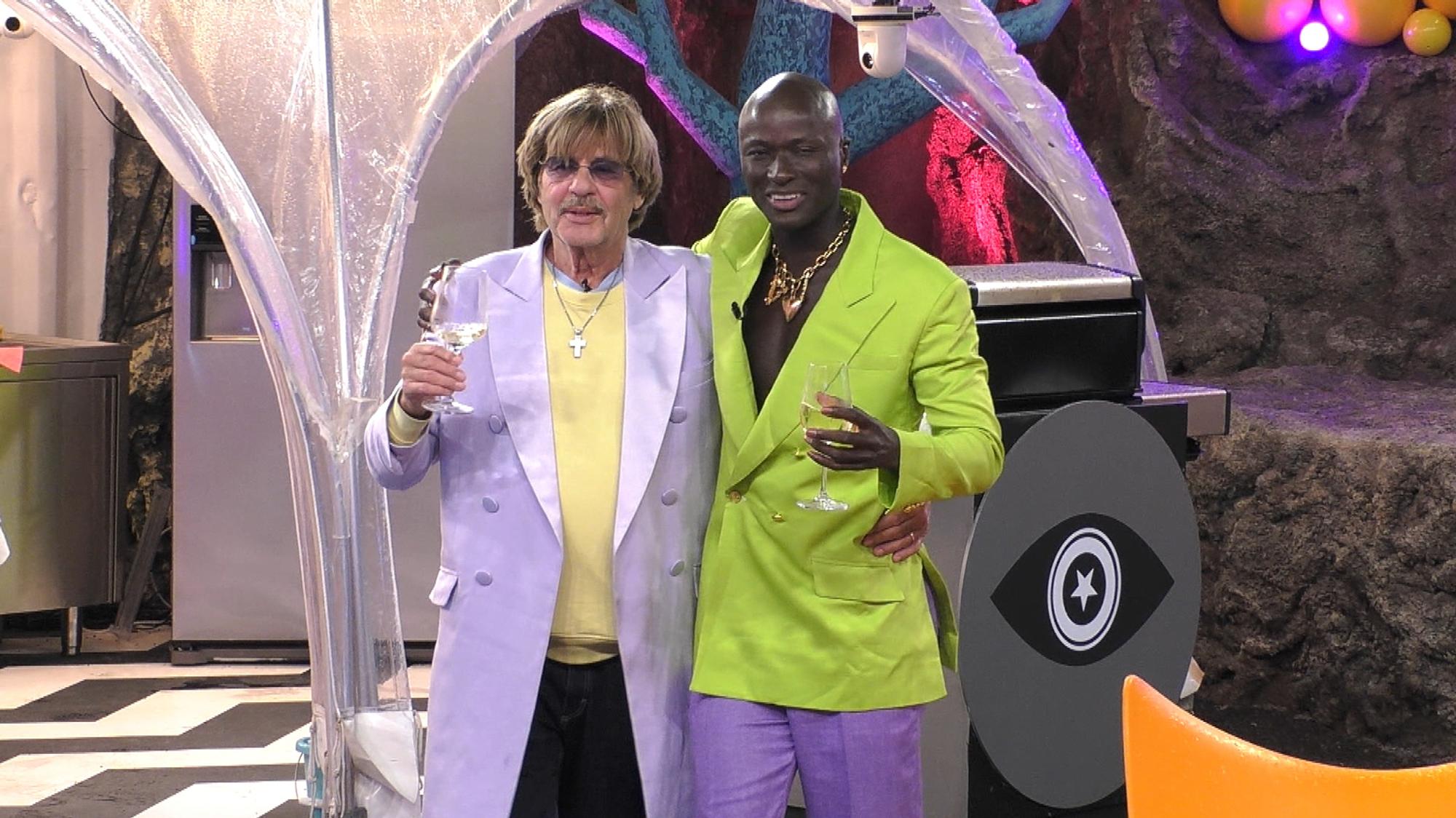 Promi Big Brother 2021: Jörg (li.) und Papis haben Spaß.