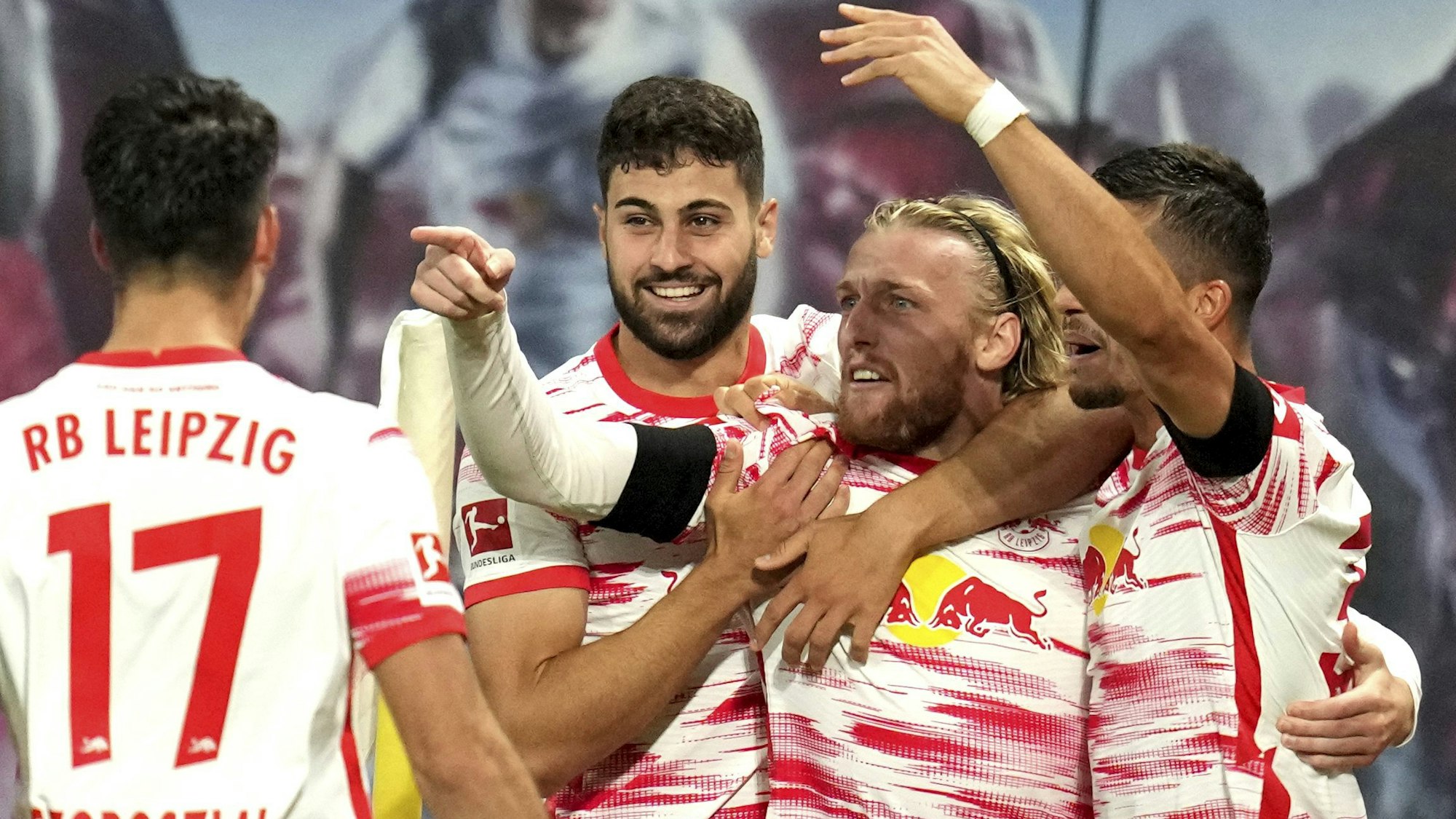 RB Leipzig jubelt gegen den VfB Stuttgart.