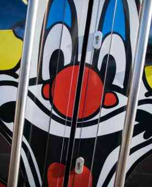 Der breit lachende Clown, das Logo des Kostüm-Riesen Deiters.