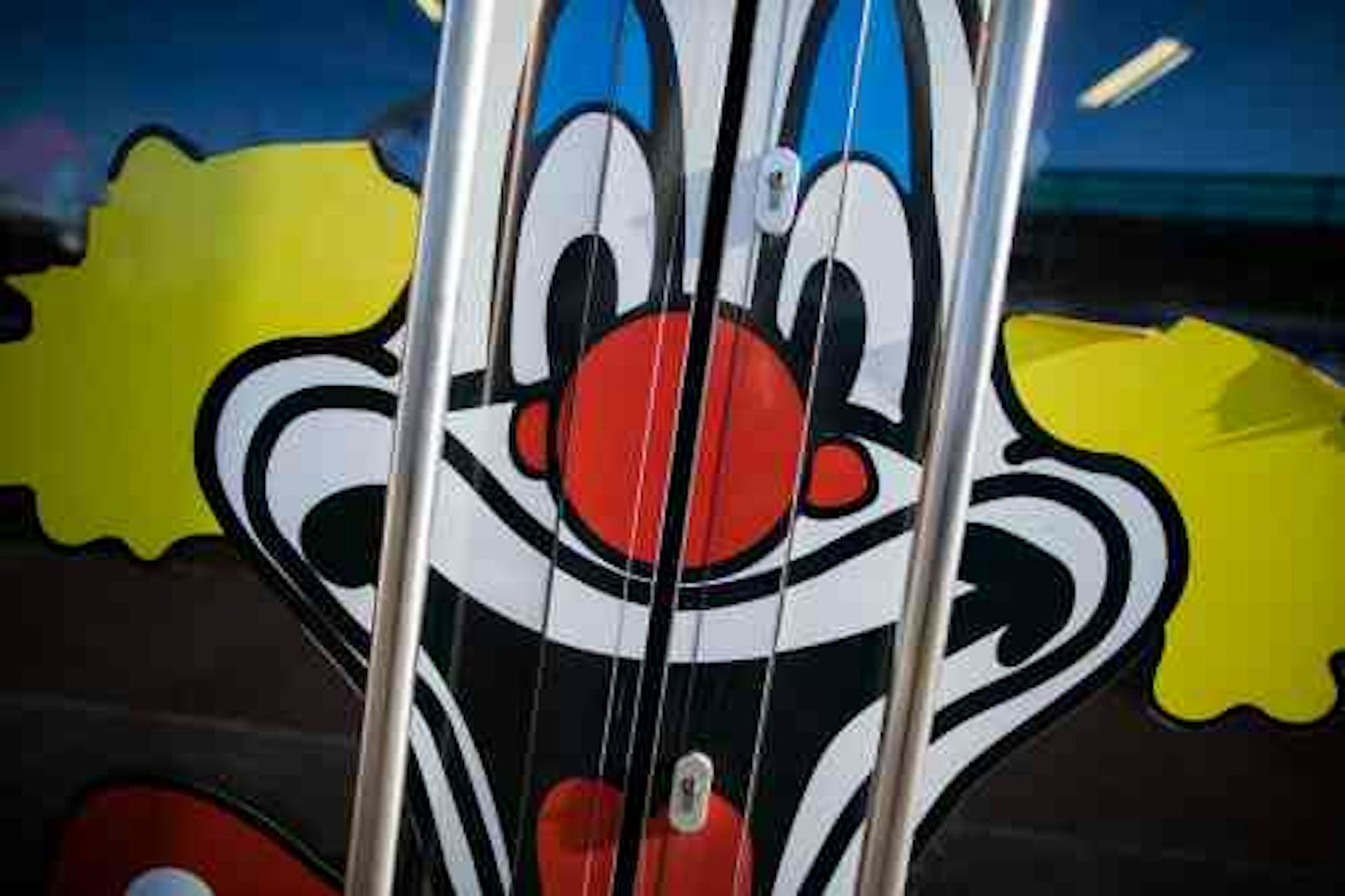 Der breit lachende Clown, das Logo des Kostüm-Riesen Deiters.