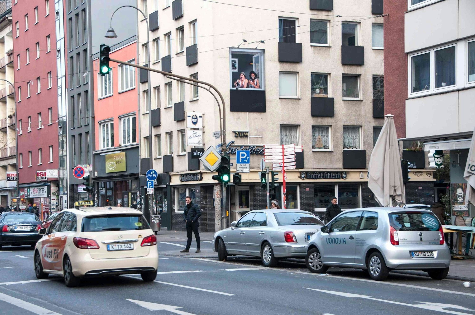 Außenansicht der Kneipe Knobelbecher in Köln.