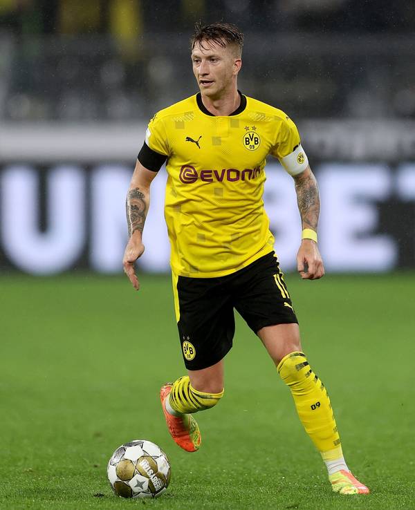 Marco Reus (Borussia Dortmund) im Supercup am Ball.