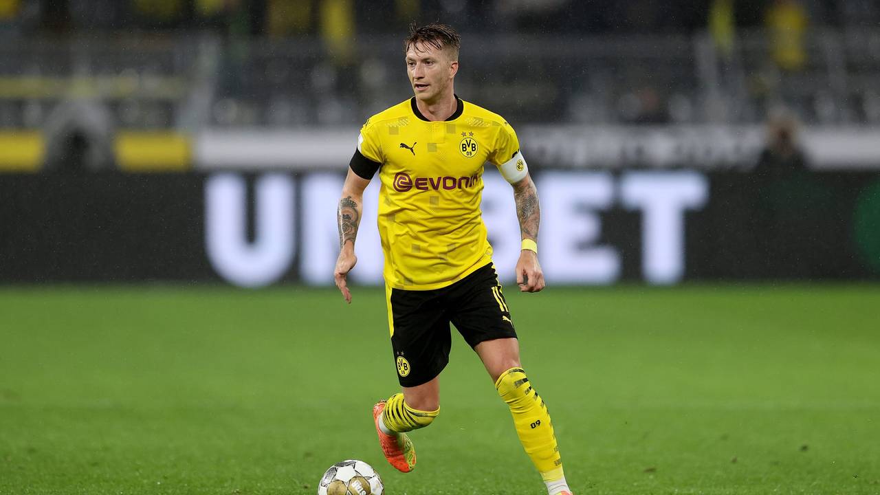 Marco Reus (Borussia Dortmund) im Supercup am Ball.