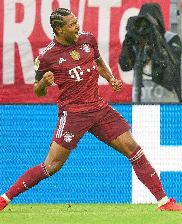 Serge Gnabry jubelt nach dem Tor zum 3:2 für die Bayern gegen Köln.
