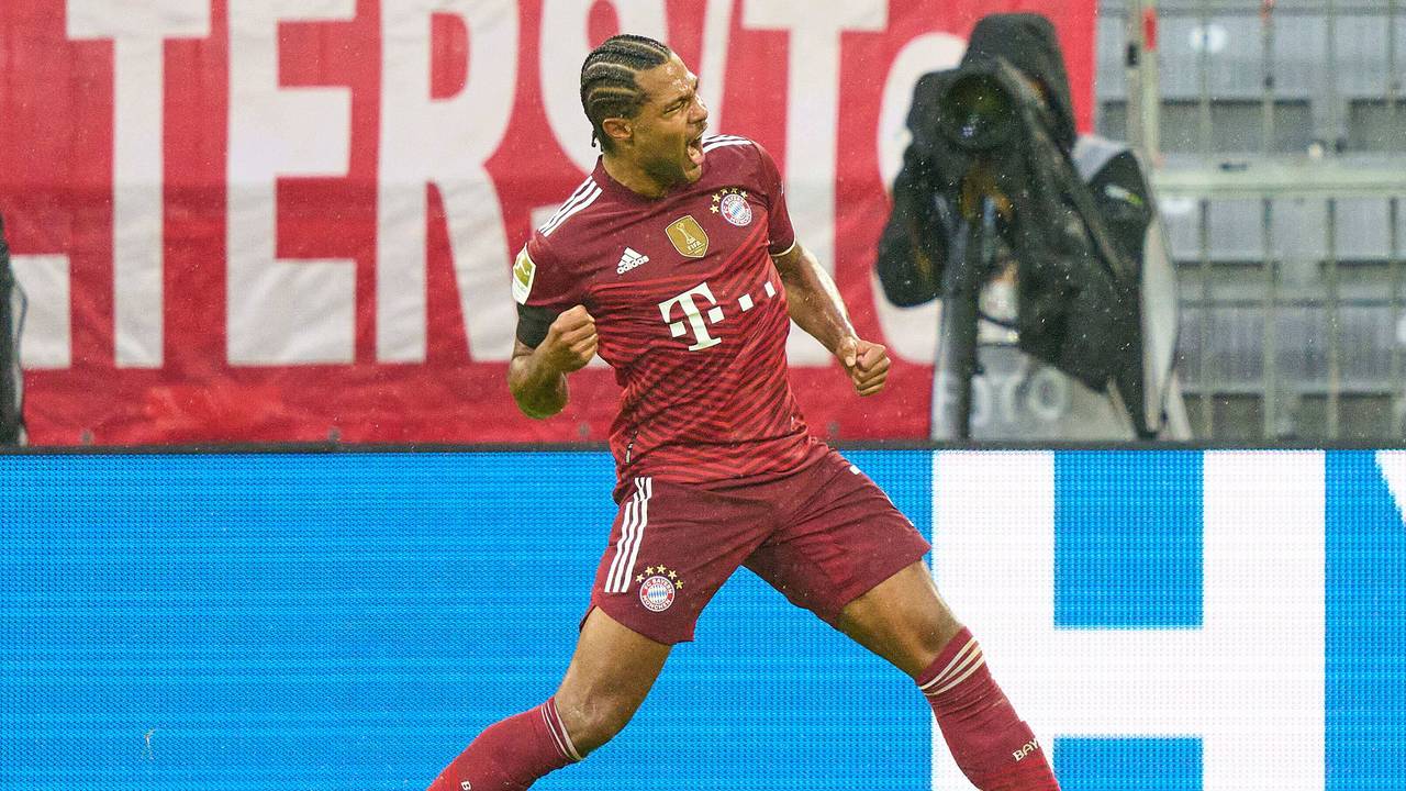 Serge Gnabry jubelt nach dem Tor zum 3:2 für die Bayern gegen Köln.