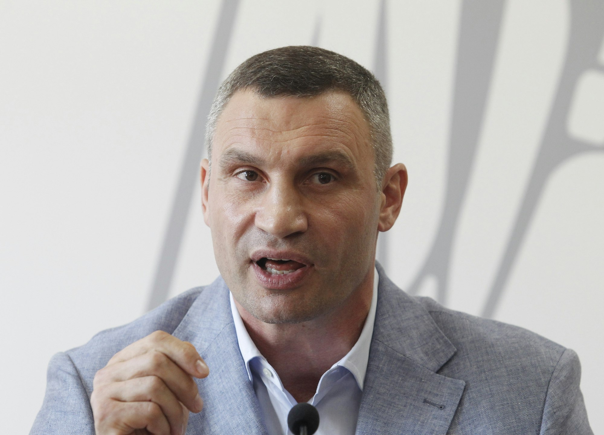 Vitali Klitschko, ehemaliger Box-Profi und Bürgermeister von Kiew, spricht bei einer Pressekonferenz. Klitschko stellte sich am 25. Oktober 2020 zur Wiederwahl als Bürgermeister in der Hauptstadt.