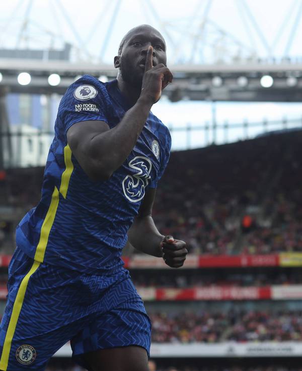 Romelu Lukaku und Kai Havertz bejubeln ein Tor gegen Arsenal.
