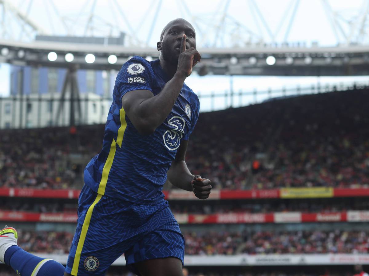 Romelu Lukaku und Kai Havertz bejubeln ein Tor gegen Arsenal.