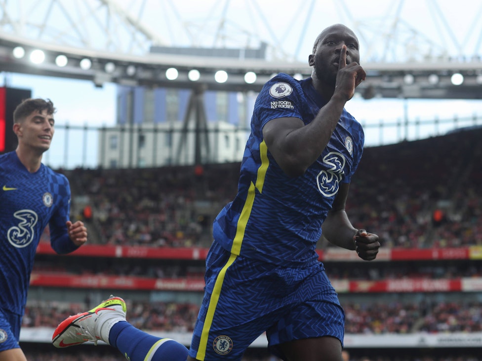 Romelu Lukaku und Kai Havertz bejubeln ein Tor gegen Arsenal.