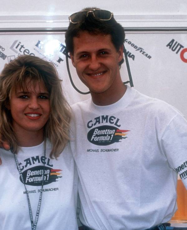 Michael Schumacher (Benetton) mit seiner Freundin Corinna Betsch.