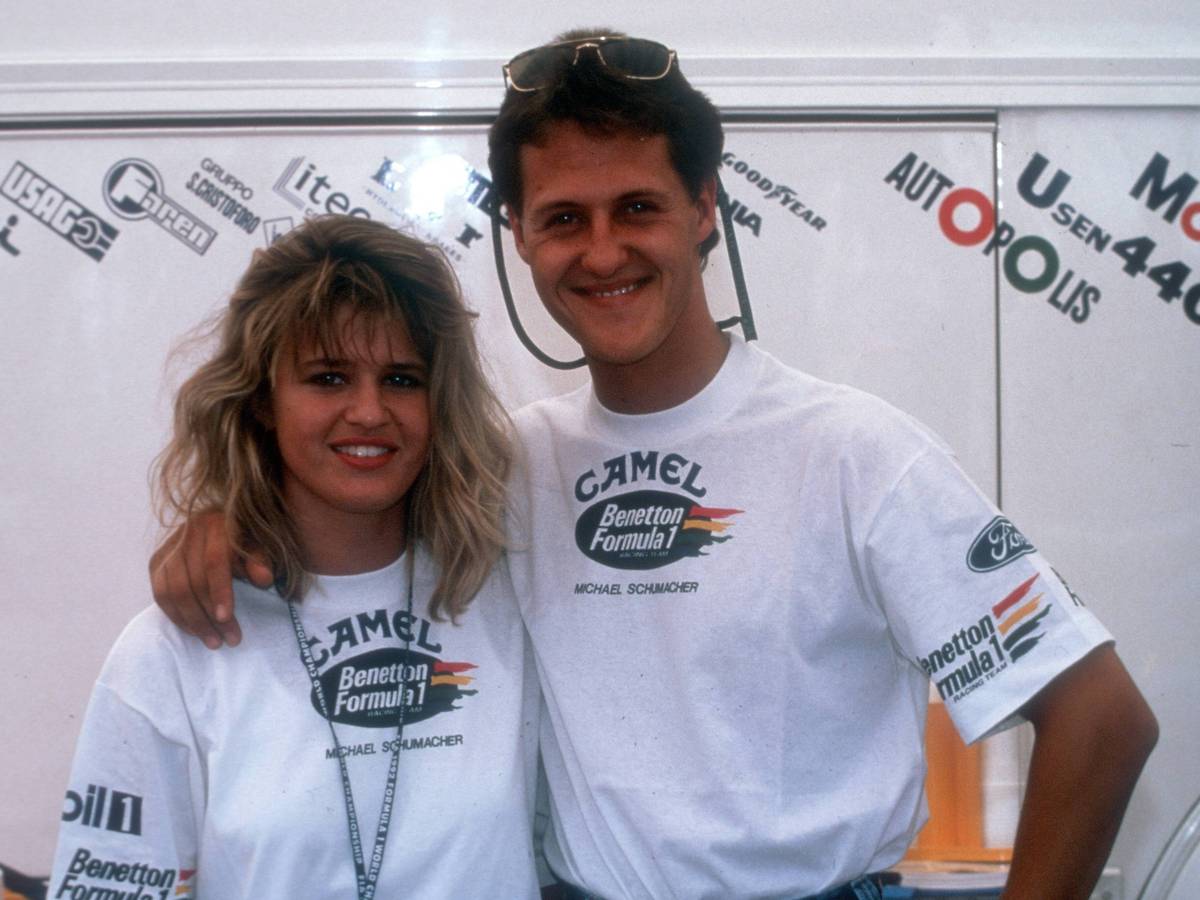 Michael Schumacher (Benetton) mit seiner Freundin Corinna Betsch.