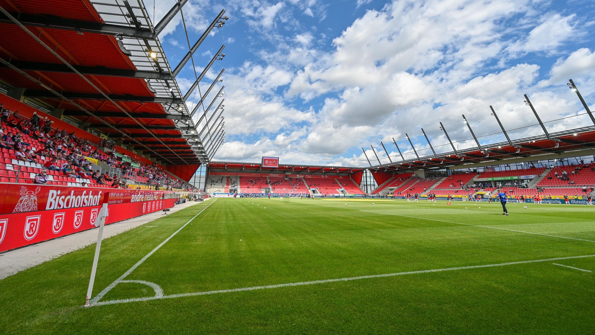 Ein Blick ins Jahn-Stadion von Jahn Regensburg.
