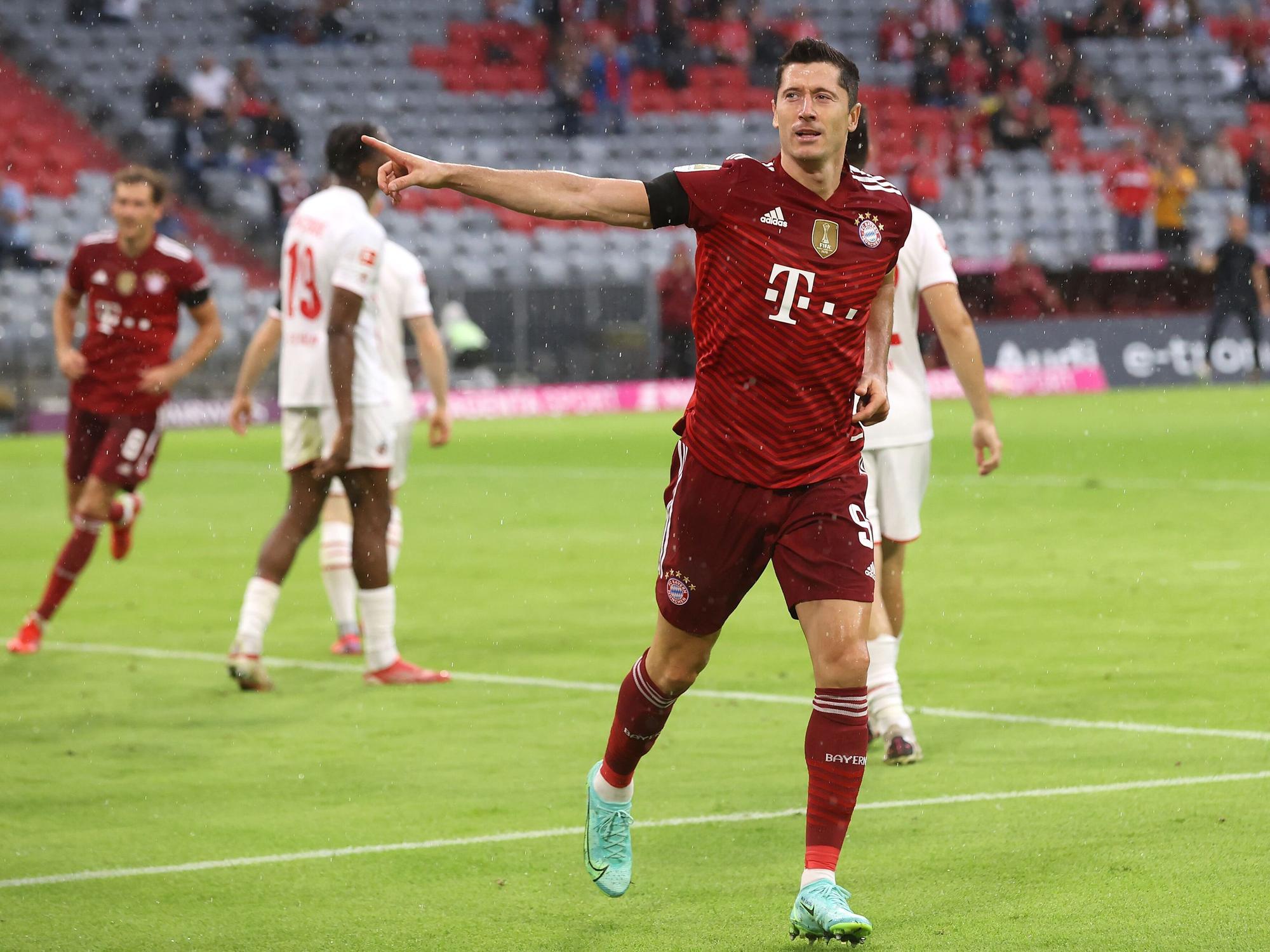 Robert Lewandowski (FC Bayern München) jubelt gegen Köln.
