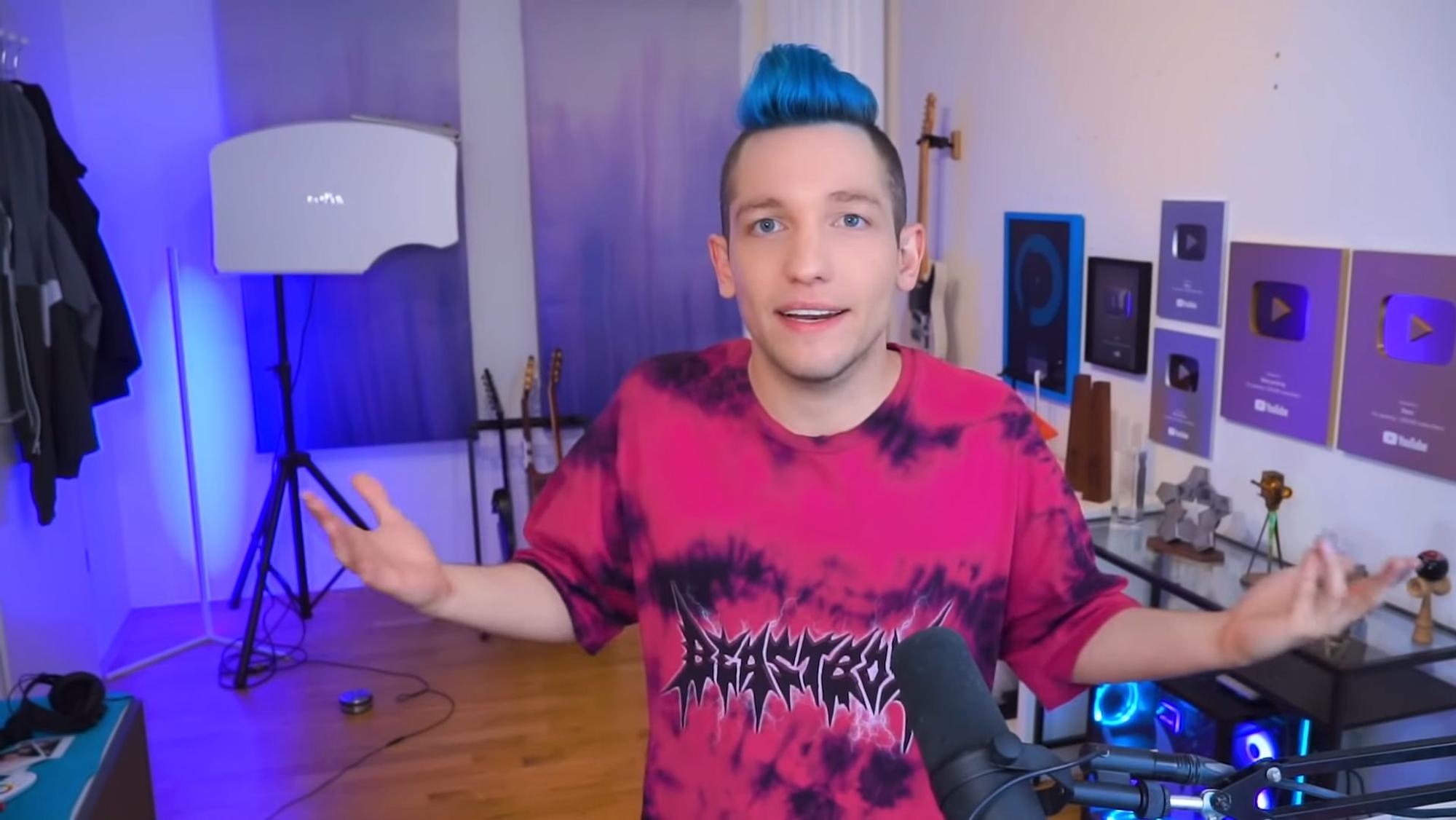 Youtuber Rezo hat die CDU in einem neuen Video (21. August 2021) erneut vorgeführt. Dafür erntet er viel Zuspruch. Seine Kritiker werfen ihm hingegen seine Frisur und seinen Sprachgebrauch vor.