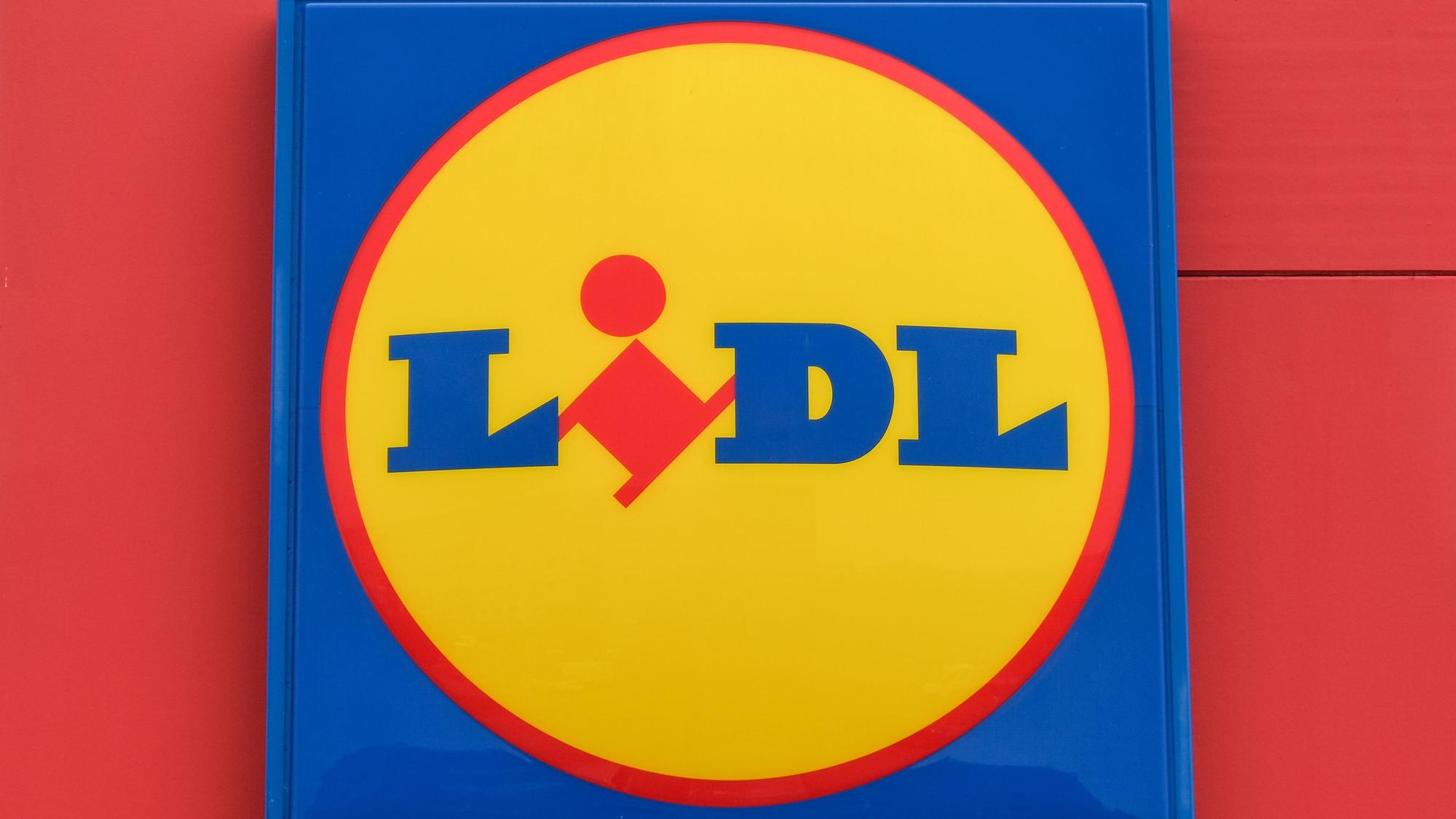 Das Lidl-Wappen einer Filiale in Deutschland.