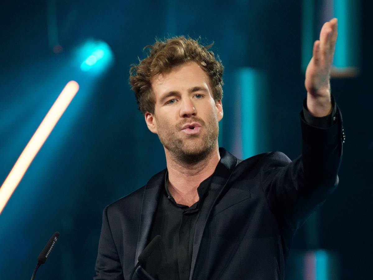 Comedian Luke Mockridge bei der Verleihung des „Deutschen Comedypreises 2019“. In einem Video hat er sich zu Vorwürfen der Vergewaltigung und sexualisierten Gewalt geäußert.
