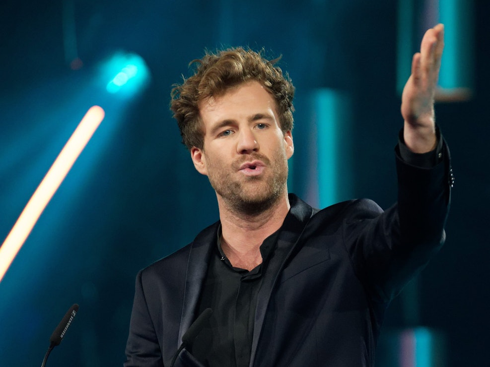 Comedian Luke Mockridge bei der Verleihung des „Deutschen Comedypreises 2019“. In einem Video hat er sich zu Vorwürfen der Vergewaltigung und sexualisierten Gewalt geäußert.