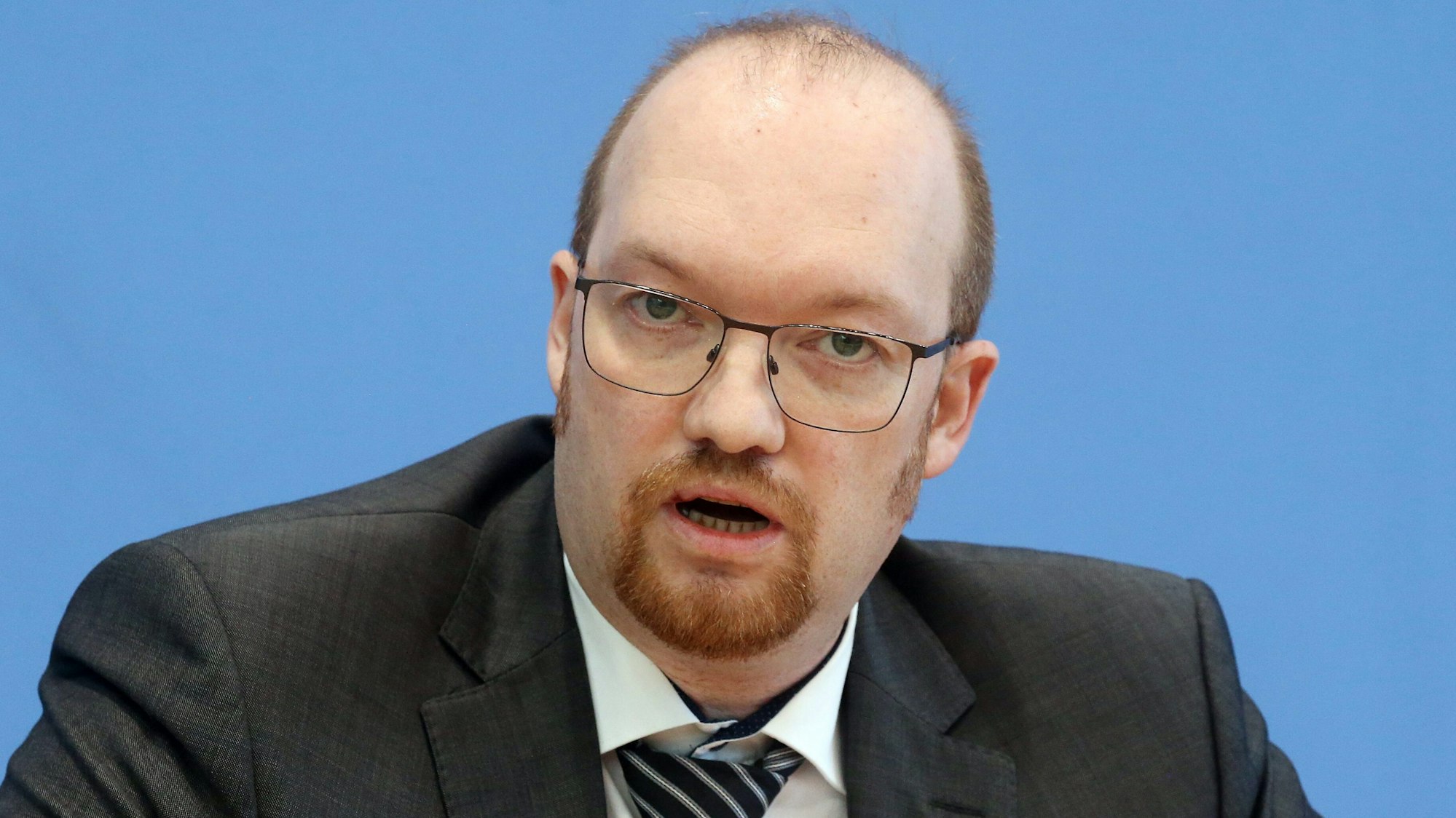 Marcus Grotian, Vorsitzender des Patenschaftsnetzwerks Afghanische Ortskräfte, beantwortet vor der Bundespressekonferenz Fragen von Journalisten zur Lage der Ortskräfte in Afghanistan. Er erhob schwere Vorwürfe.