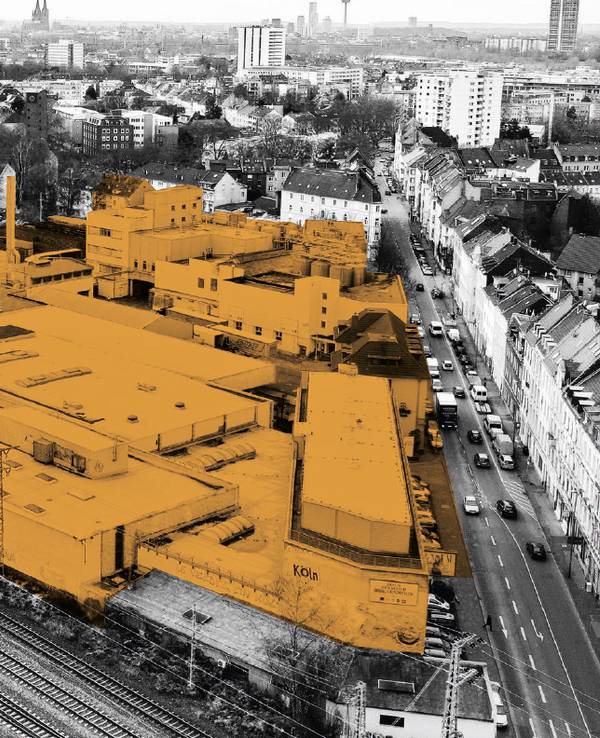 Eine Kennzeichnung des Geländes des Hauses Kölscher Brautradition in Köln-Mülheim.